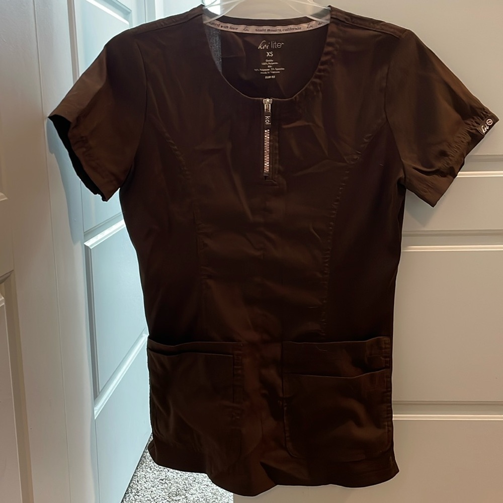 Scrub top